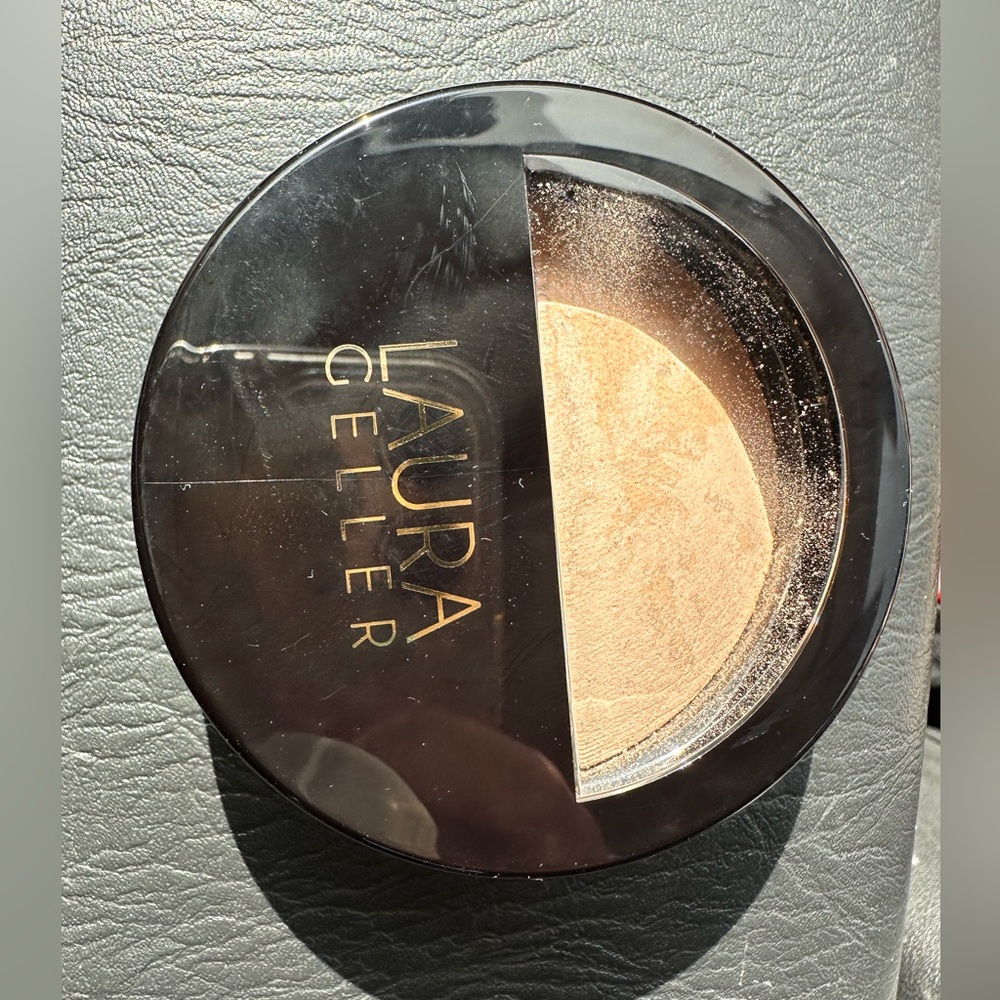Laura Geller powder foundation